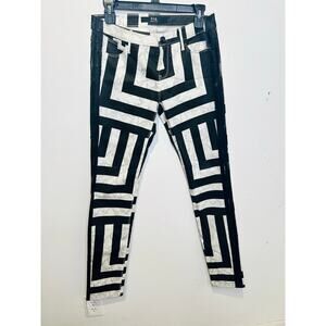 RTA Road To Awe Women's Black White Abstract Design Skinny Jeans Size 27